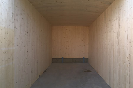 Garage aus Holz Innenraum Bauphase